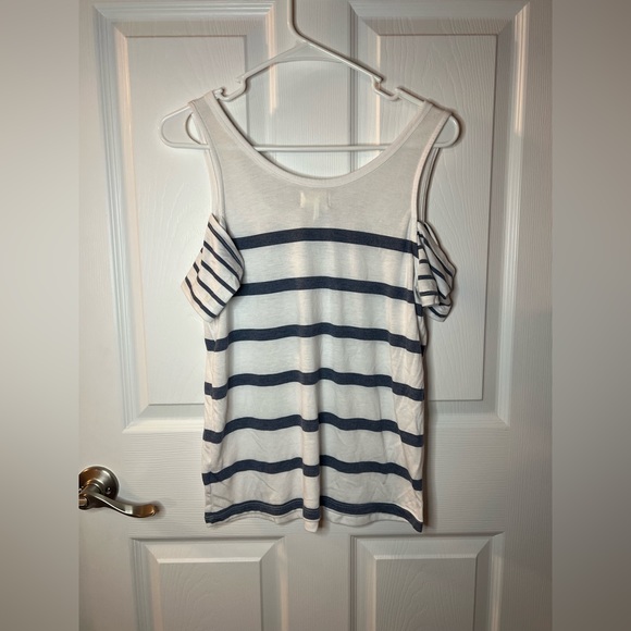 Kirra Woman’s Striped Cold Shoulder Shirt Size Medium - Picture 4 of 6